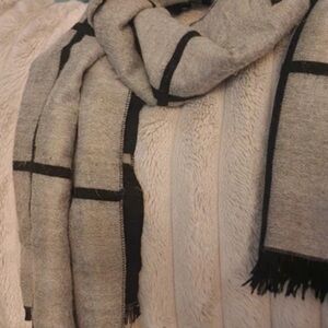 Elegant Gray and Black Scarf